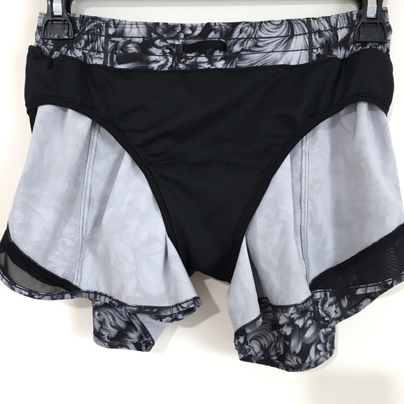 lululemon athletica Hotty Hot Short II 4" Night Garden Floral Ice Grey Black - Picture 11 of 16